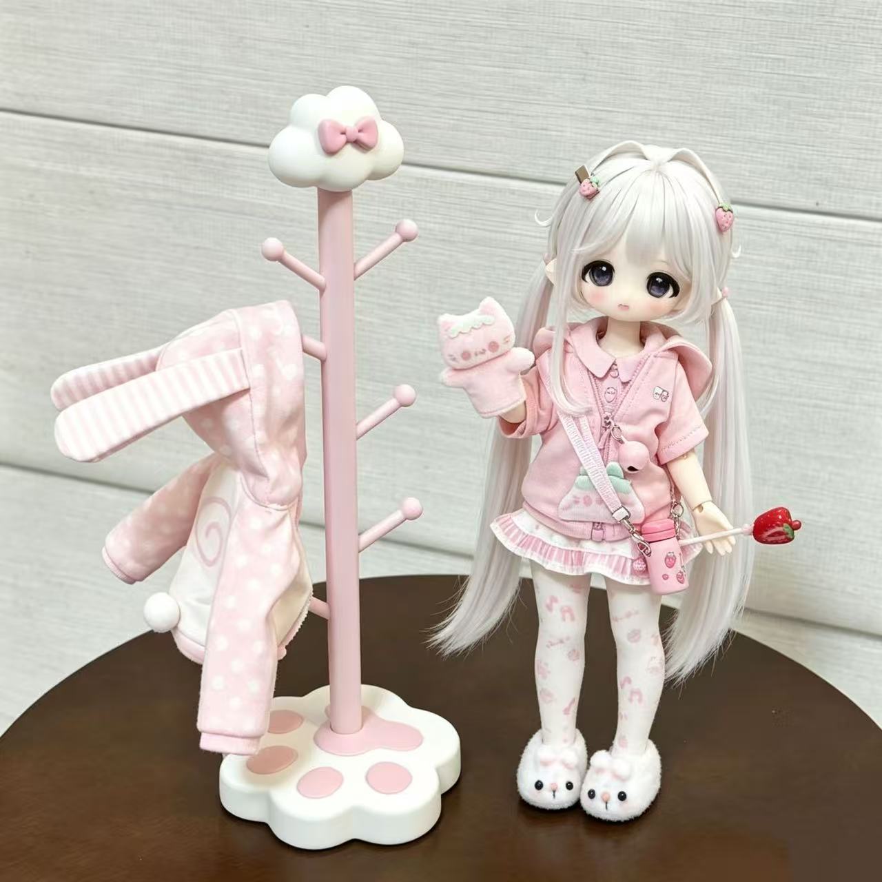 Korean Lifestyle & Kids Boutique - かわいいInsCatパウベースの自立型韓国風洋服ラック、ドールミニワードローブ、ベビー服収納ディスプレイラック、かわいいギフト